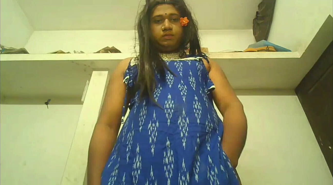 Indian shemale exposing boobs shakeing huge