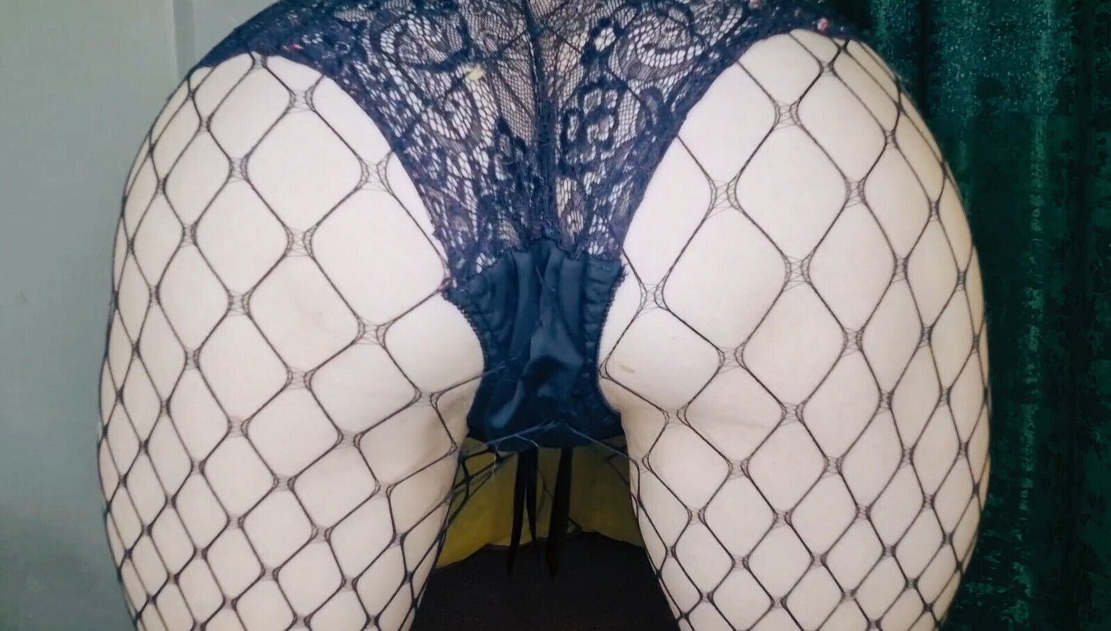 will wash your brain drive crazy. Worship this sexy ass!