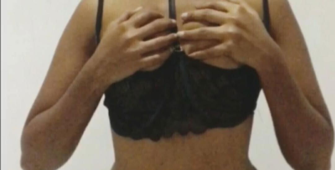 Hellow sexy women. This sexy style.