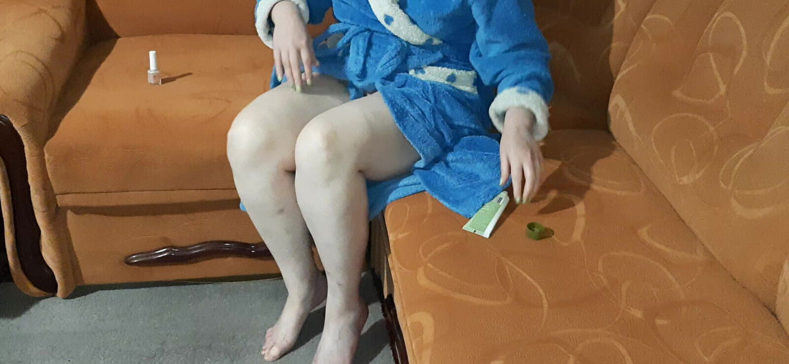 Accidental flash mom's pussy.