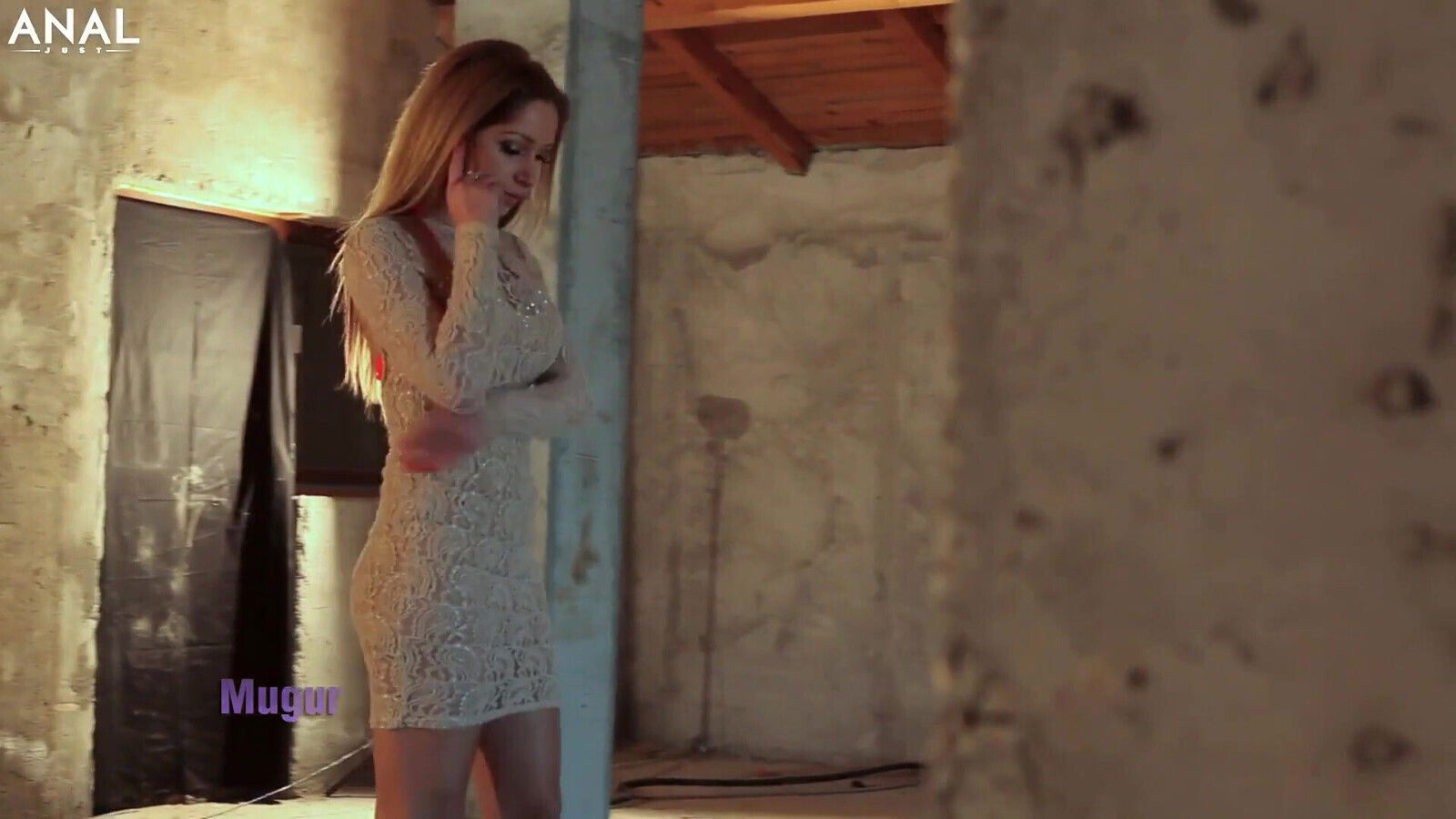 Bosomy Melanie Gold begging double penetration fuck