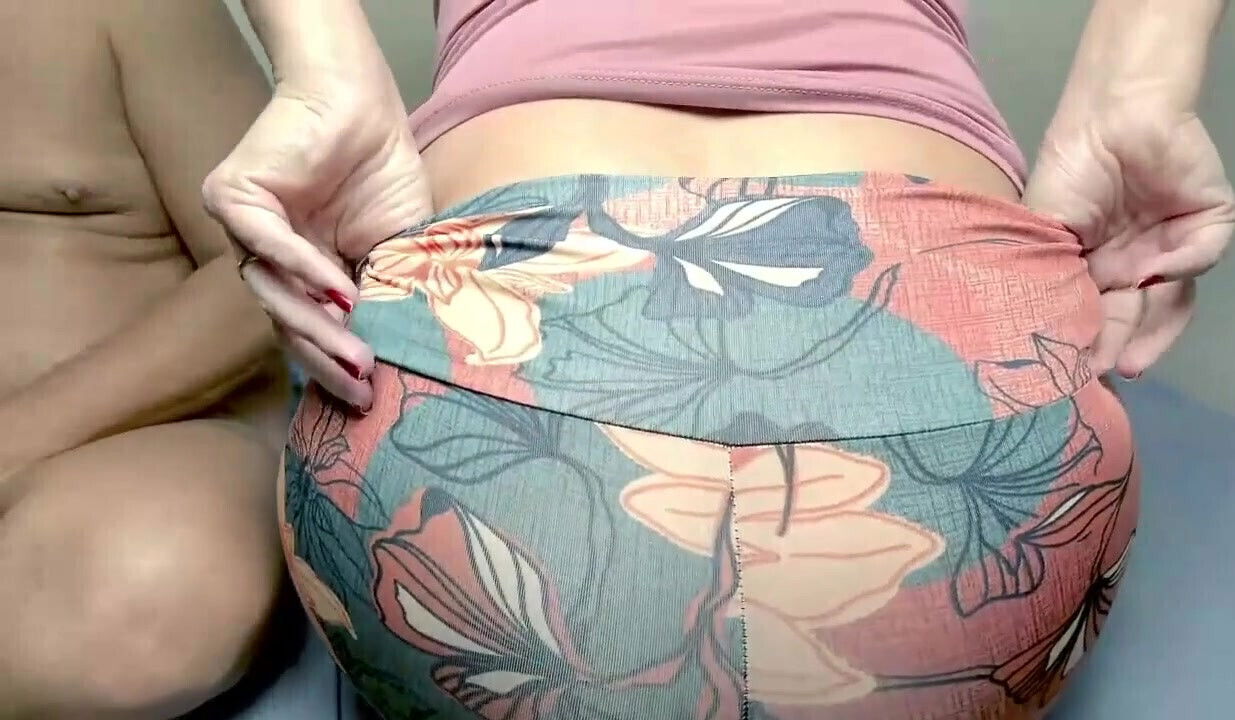 Wears Tight Leggings Show Curves Public Chat.