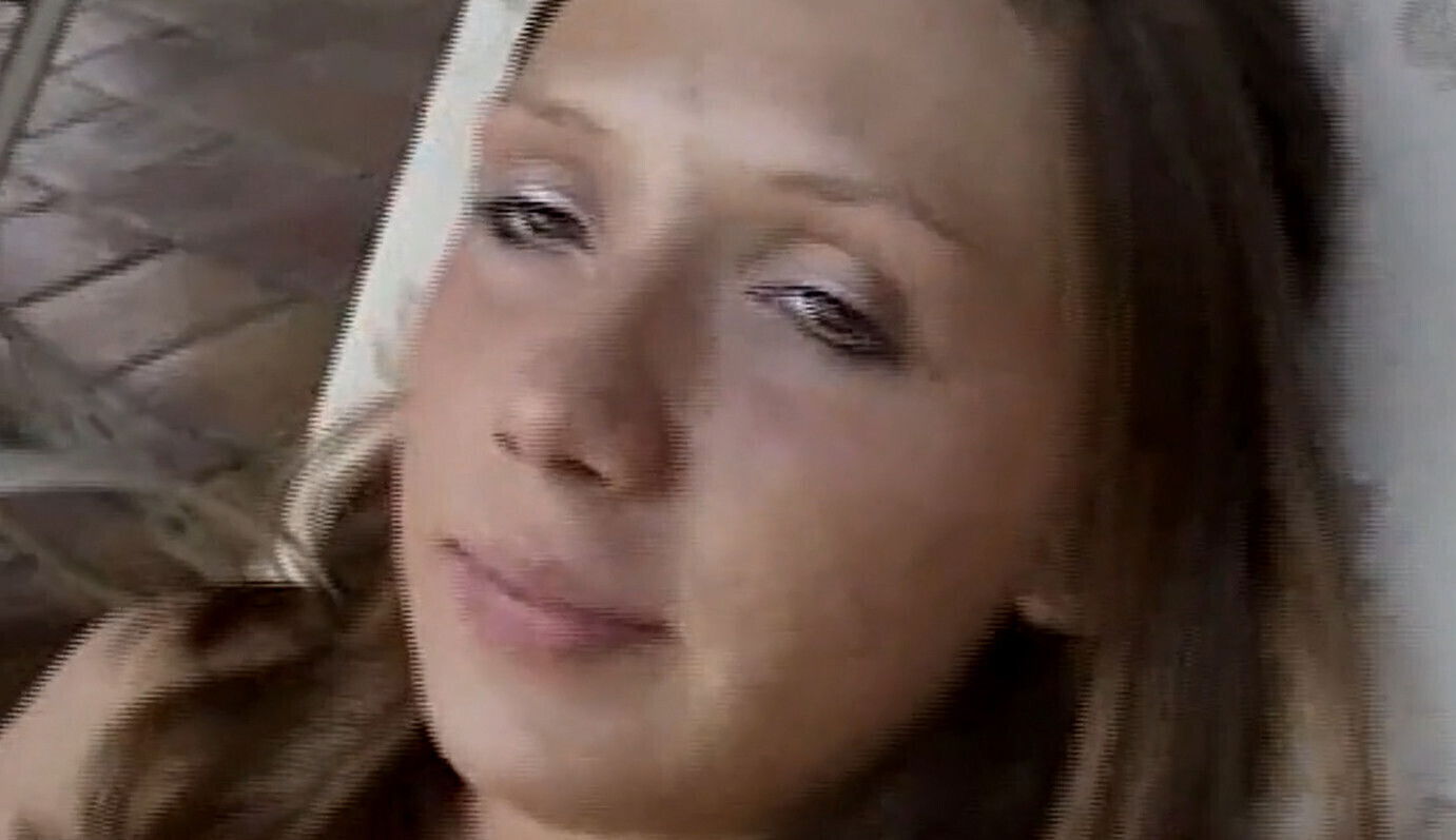 Small dick getting blowjob this brunette