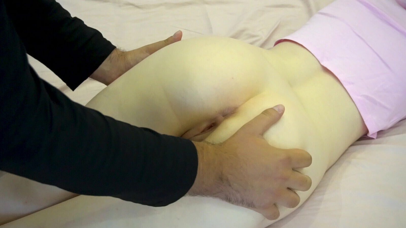 First Timer Girl With Butt Plug Experiencing Deep Fingering Stretching