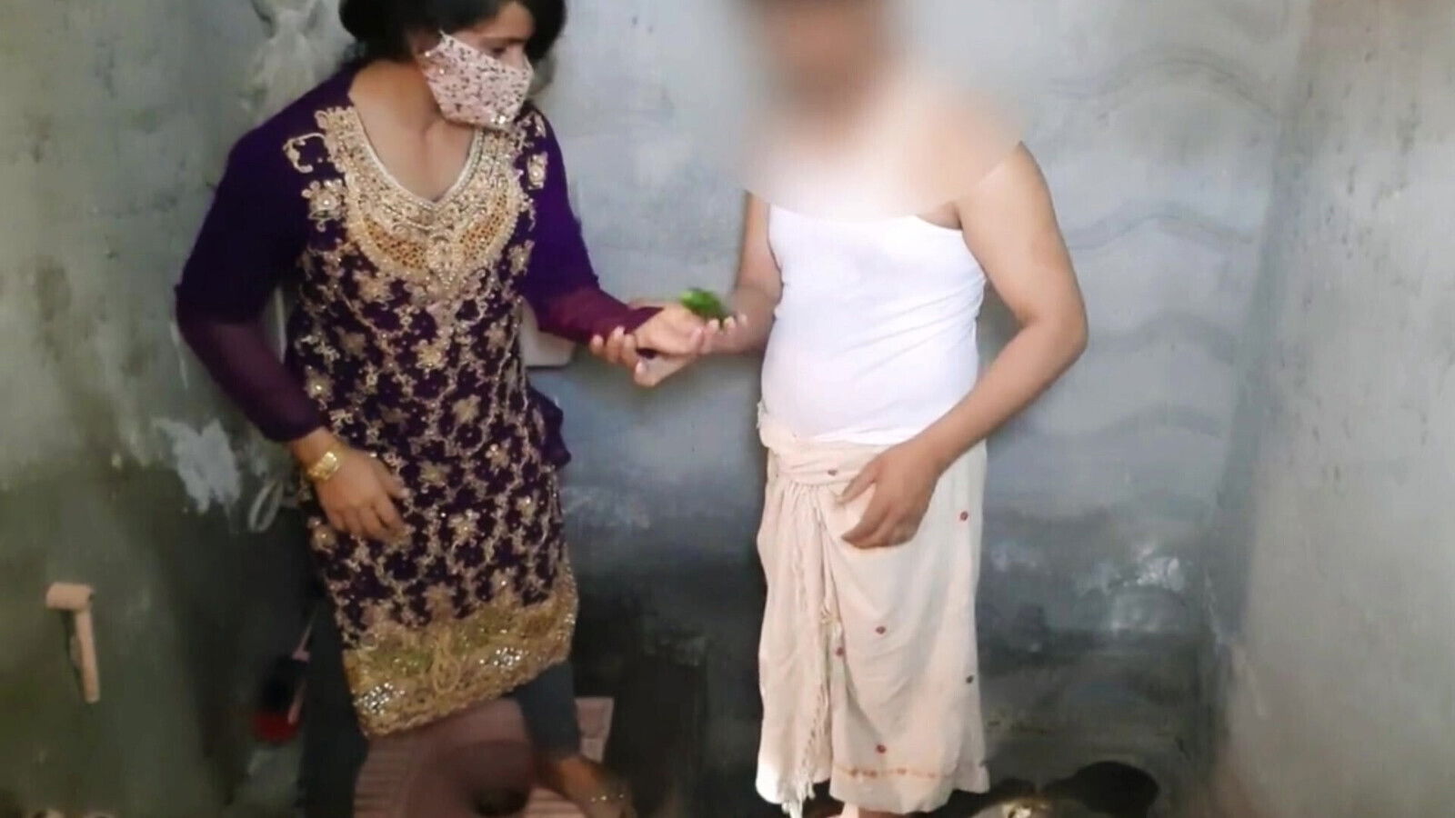 Father-in-law fucks daughter-in-law, Sasur bahu rani jbardasti choda