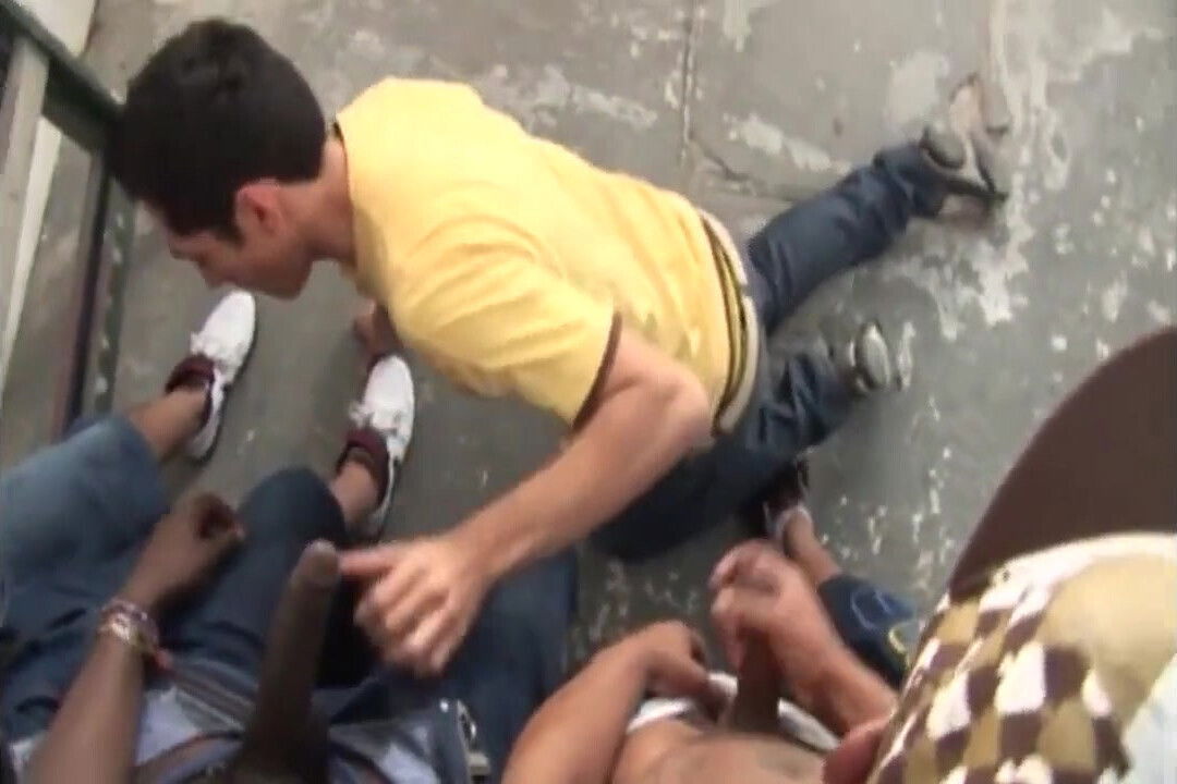 White gangbanged black guys