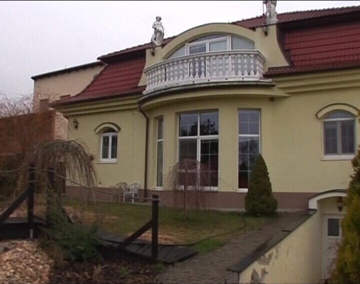 Gorgeous German slut stockings fucked kitchen