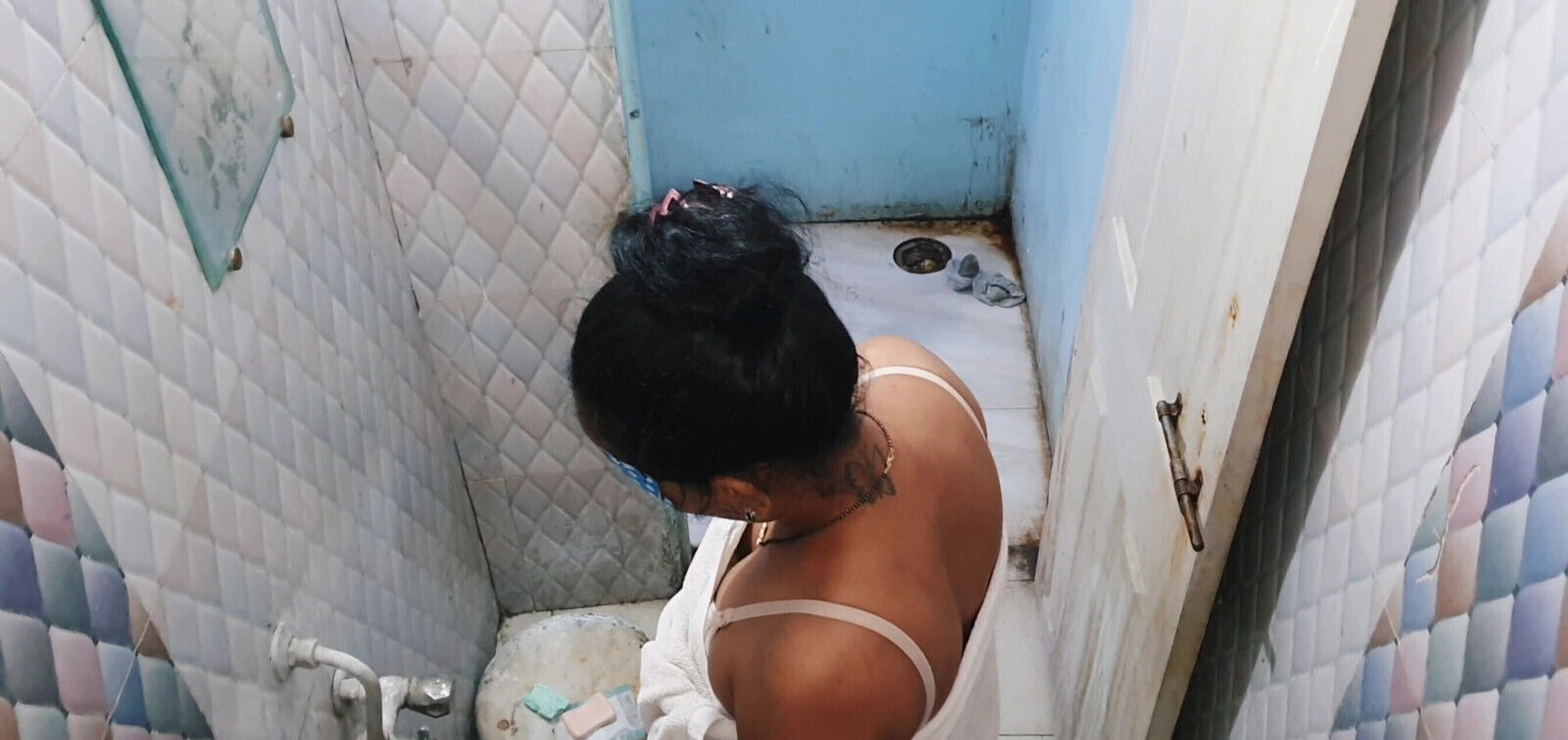 Brother-in-law Fucked Sister-in-law While Taking Bath