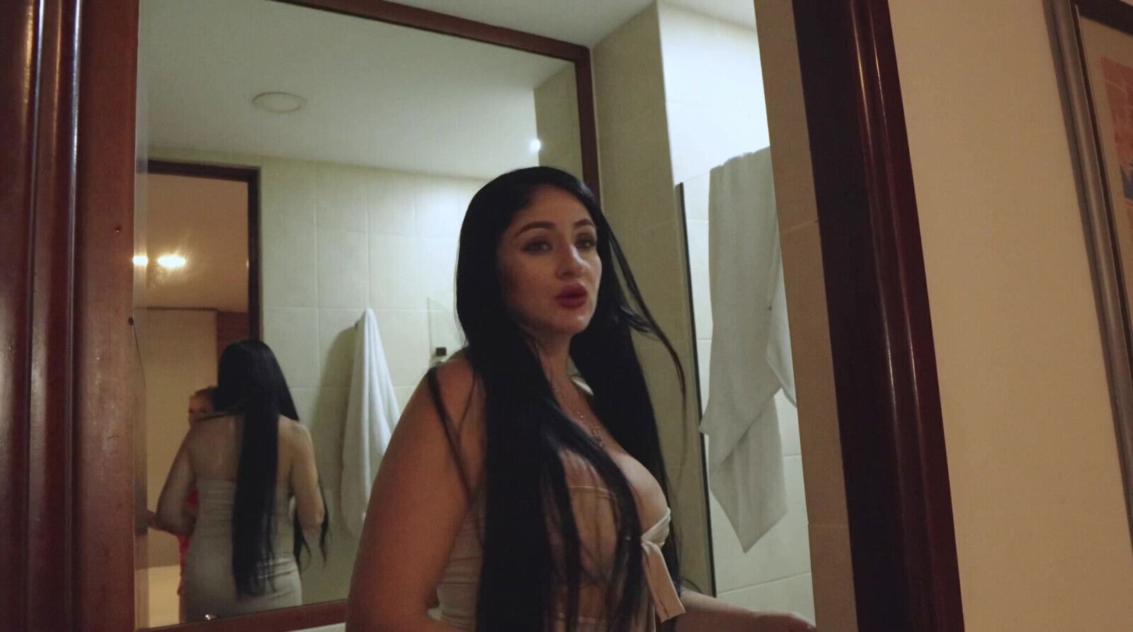 Real estate agents tries convince their clients house receive massive