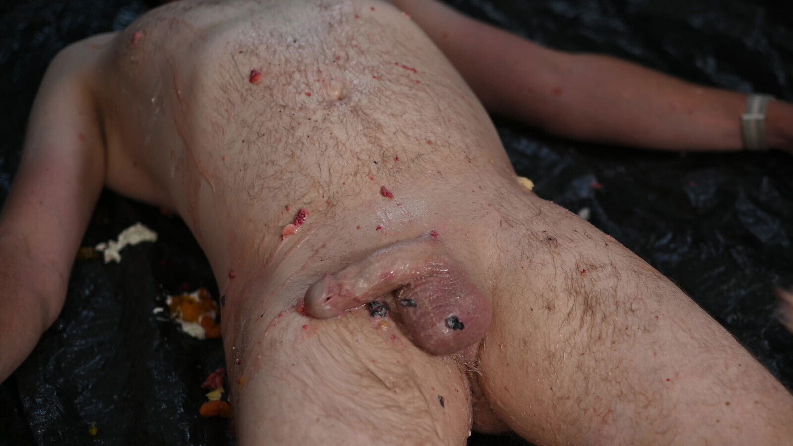 Mistress Izar Finishes splashing with last food