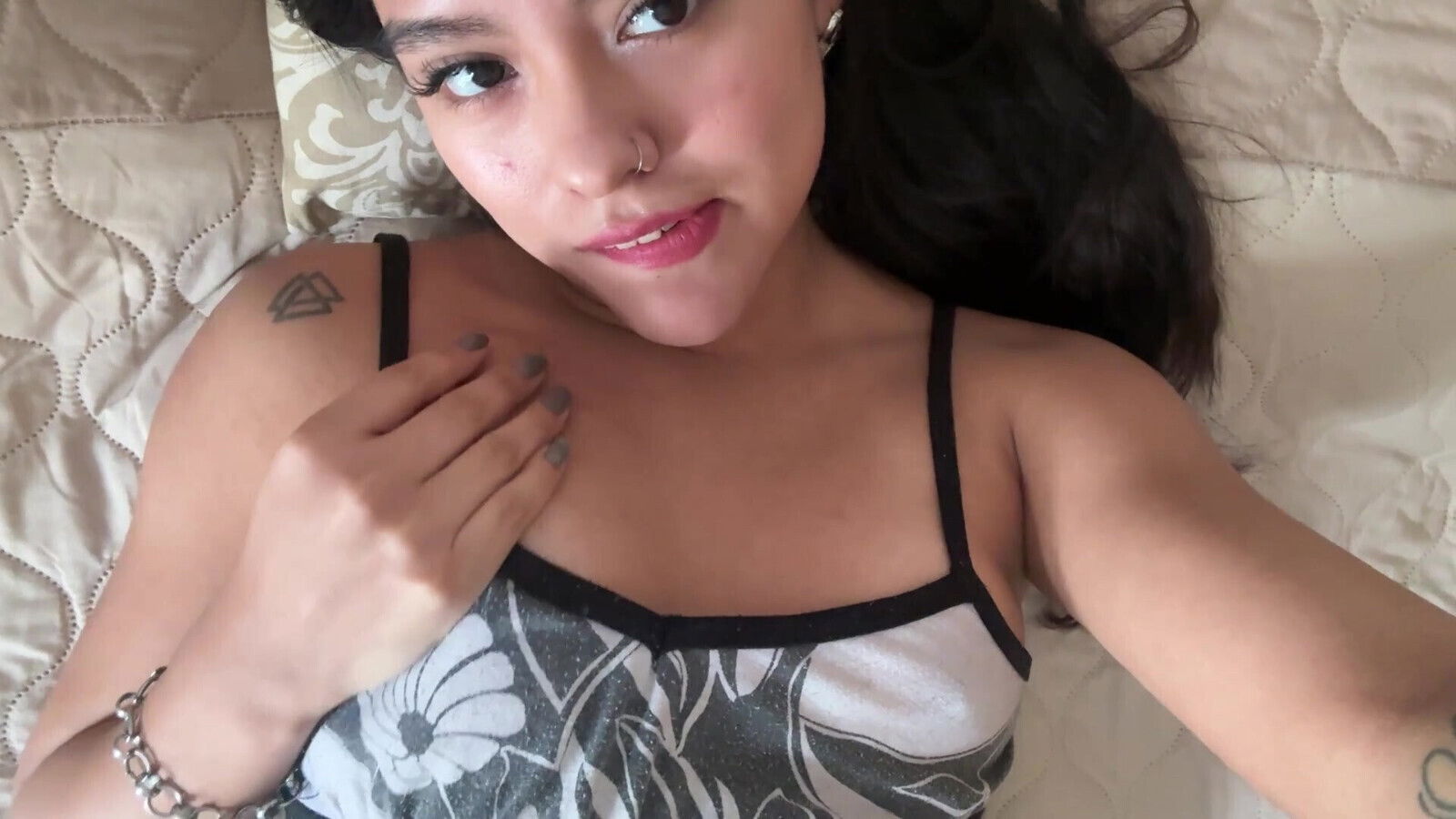 Extreme Close-Up: Watch Pussy Pulse While Finger