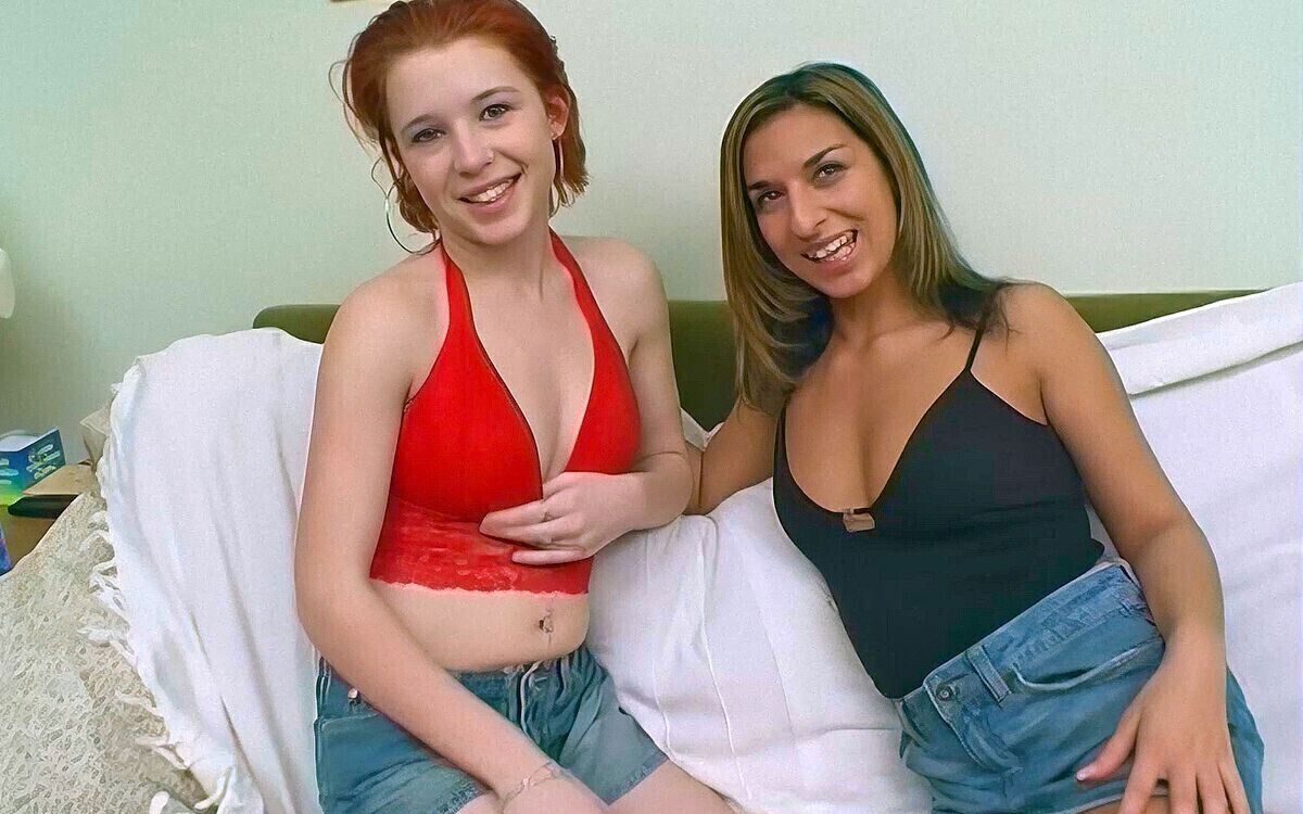 Sexy Tanned Pale Oiled Lesbian Bodies Together