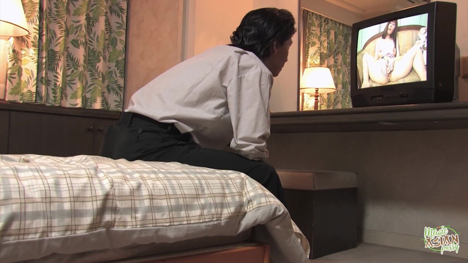 Gets Groped Shower Before Cumming