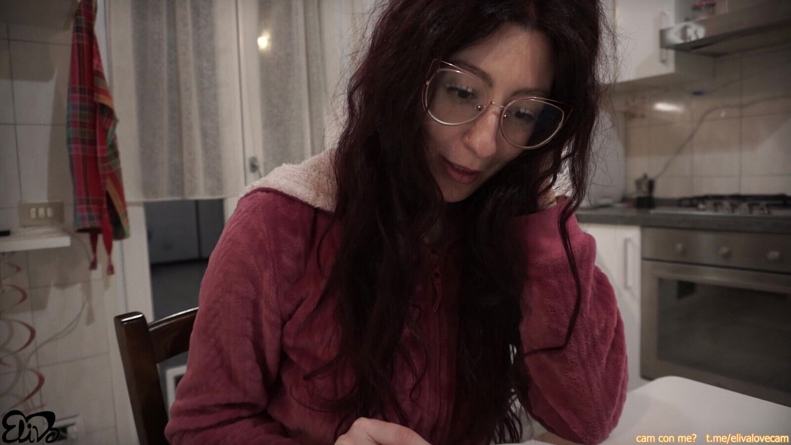 Exchange whatsapp with lover then goes