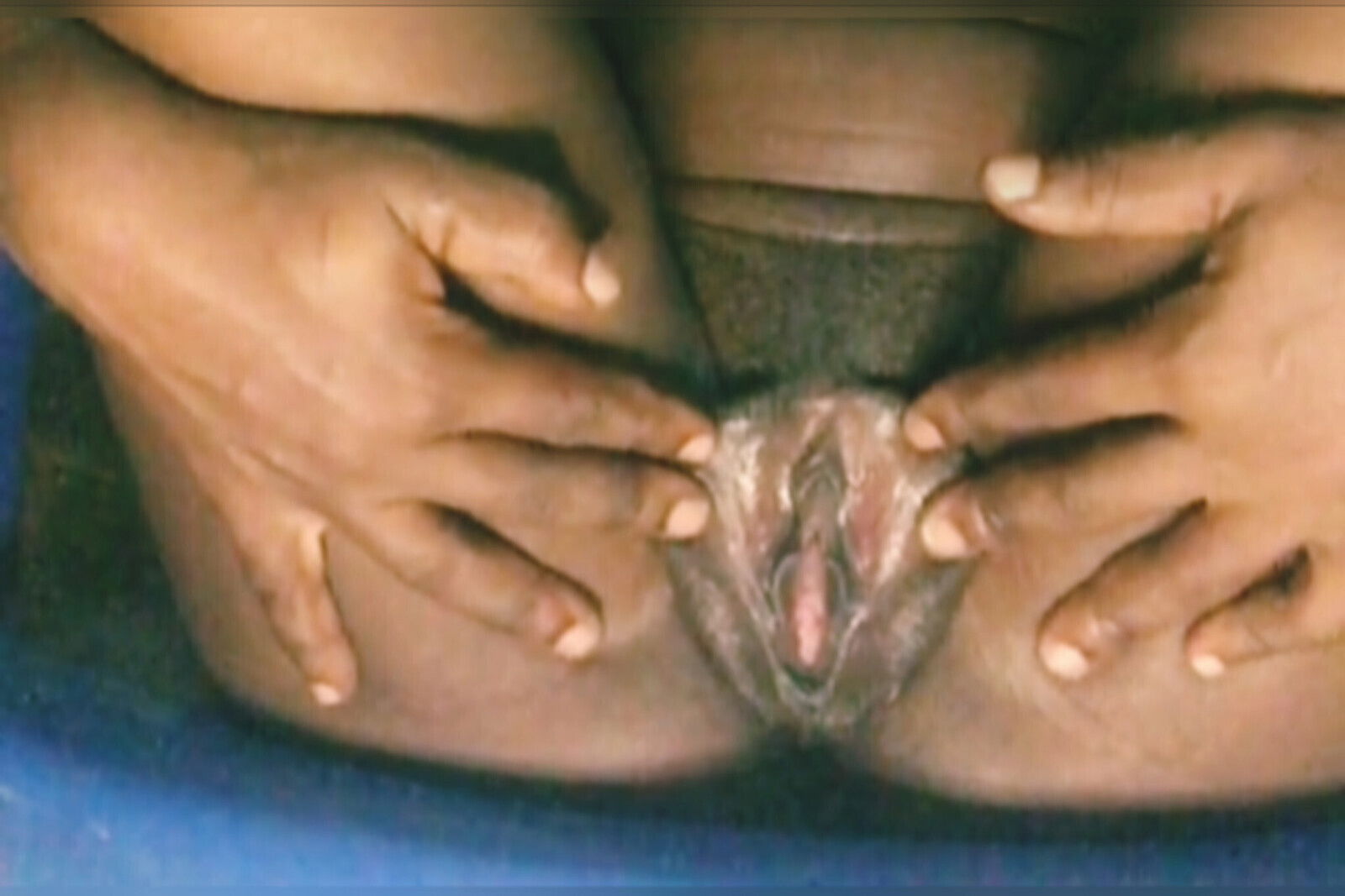 EBONY MASTURBATION SOLO sexy black woman plays with herself sexy black pussy