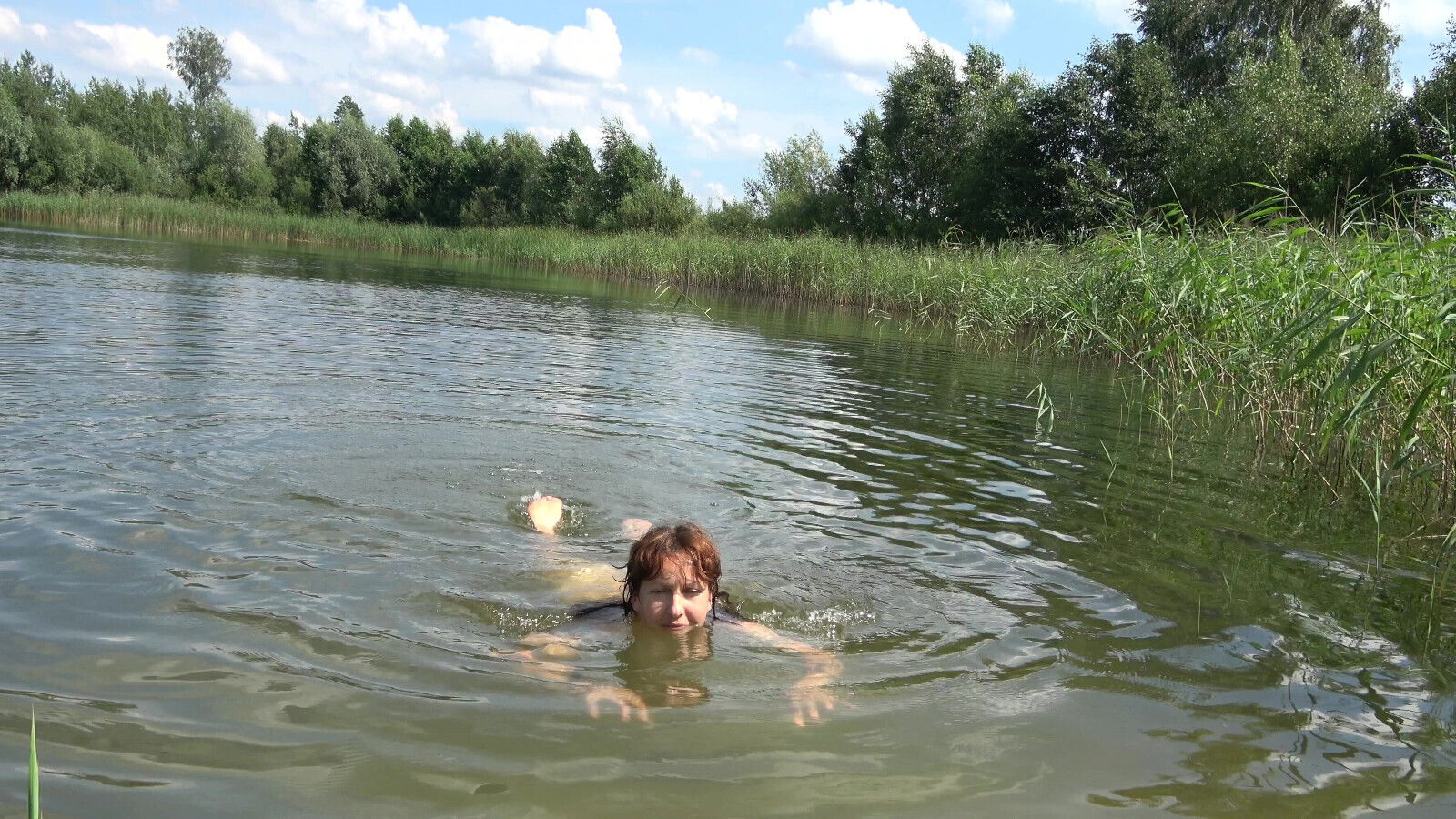 Hera Harding Shows Wrinkled Feet After Swimming Naked