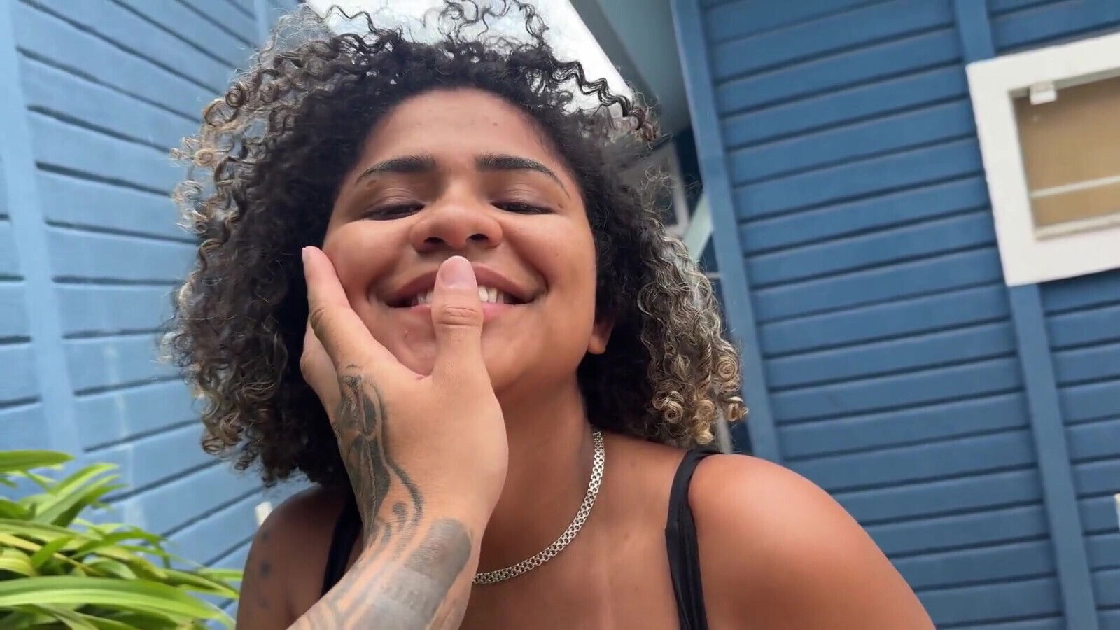 Perfect Girlfriend Loves Give Pussy Pool