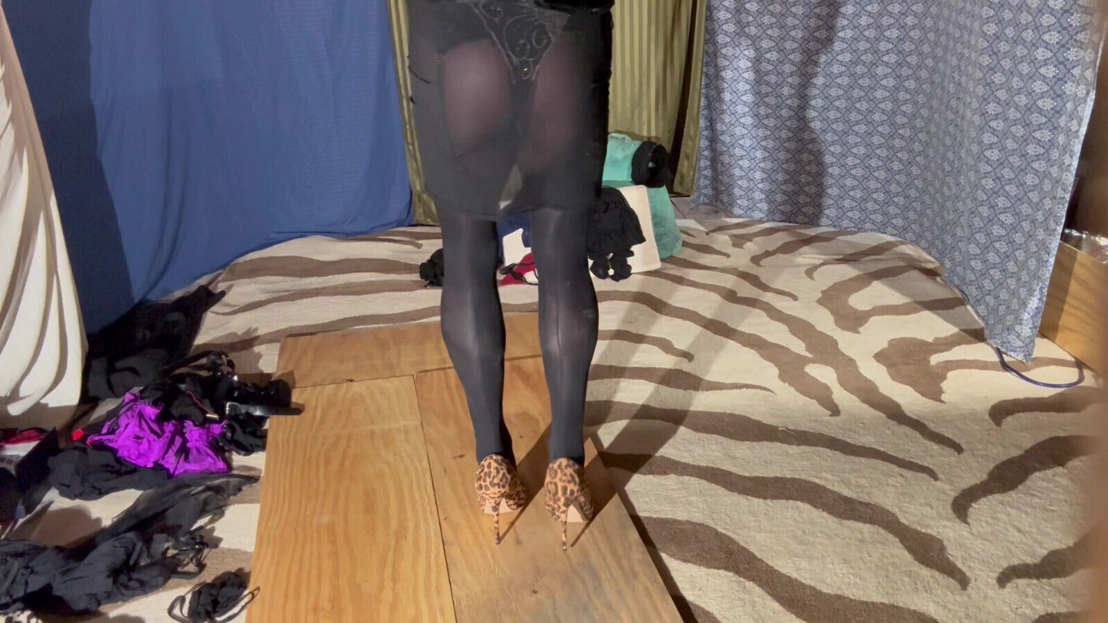 Open-Crotch Pantyhose Shiny Sheer Black Silk