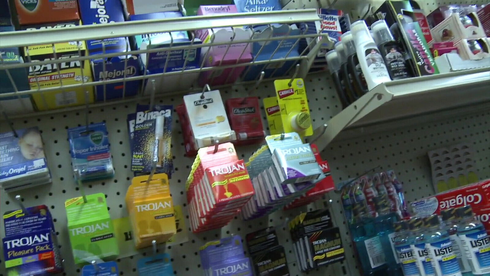 Crazy couple just hardcore supermarket