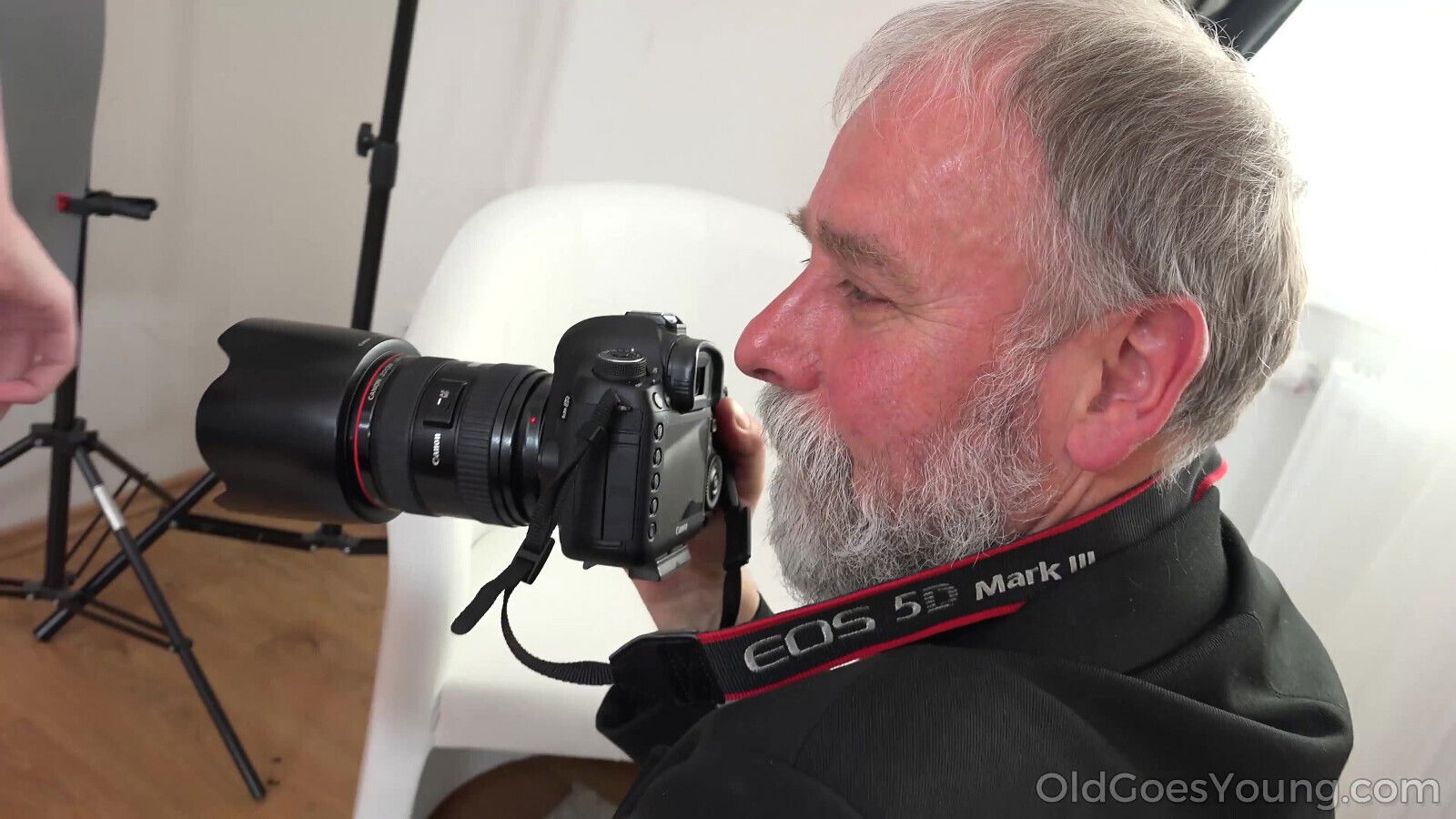 Tricky Teacher Shoots Dick Moving Inside Fresh Brunette Student.