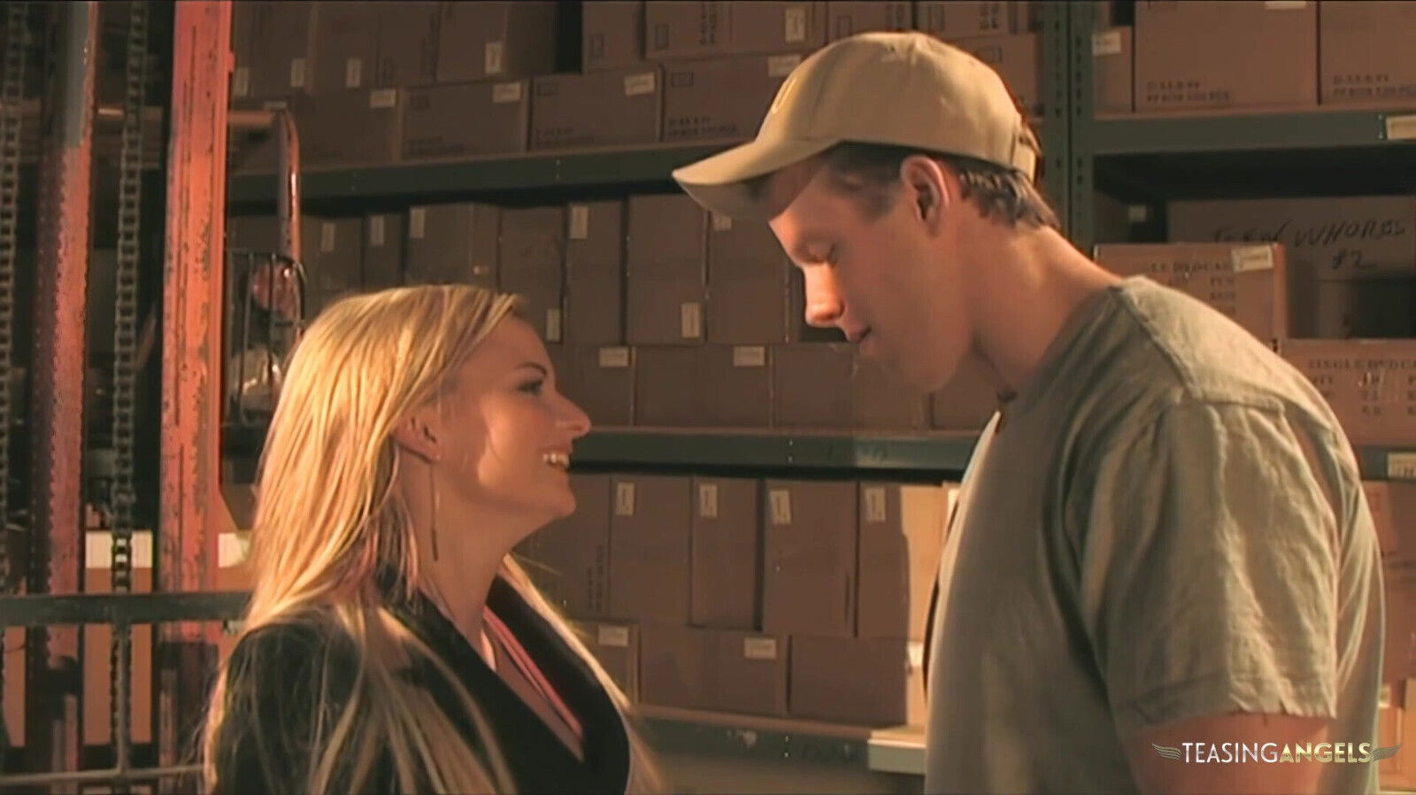 Delivering package naughty blonde chick quickly turns into rough pounding session