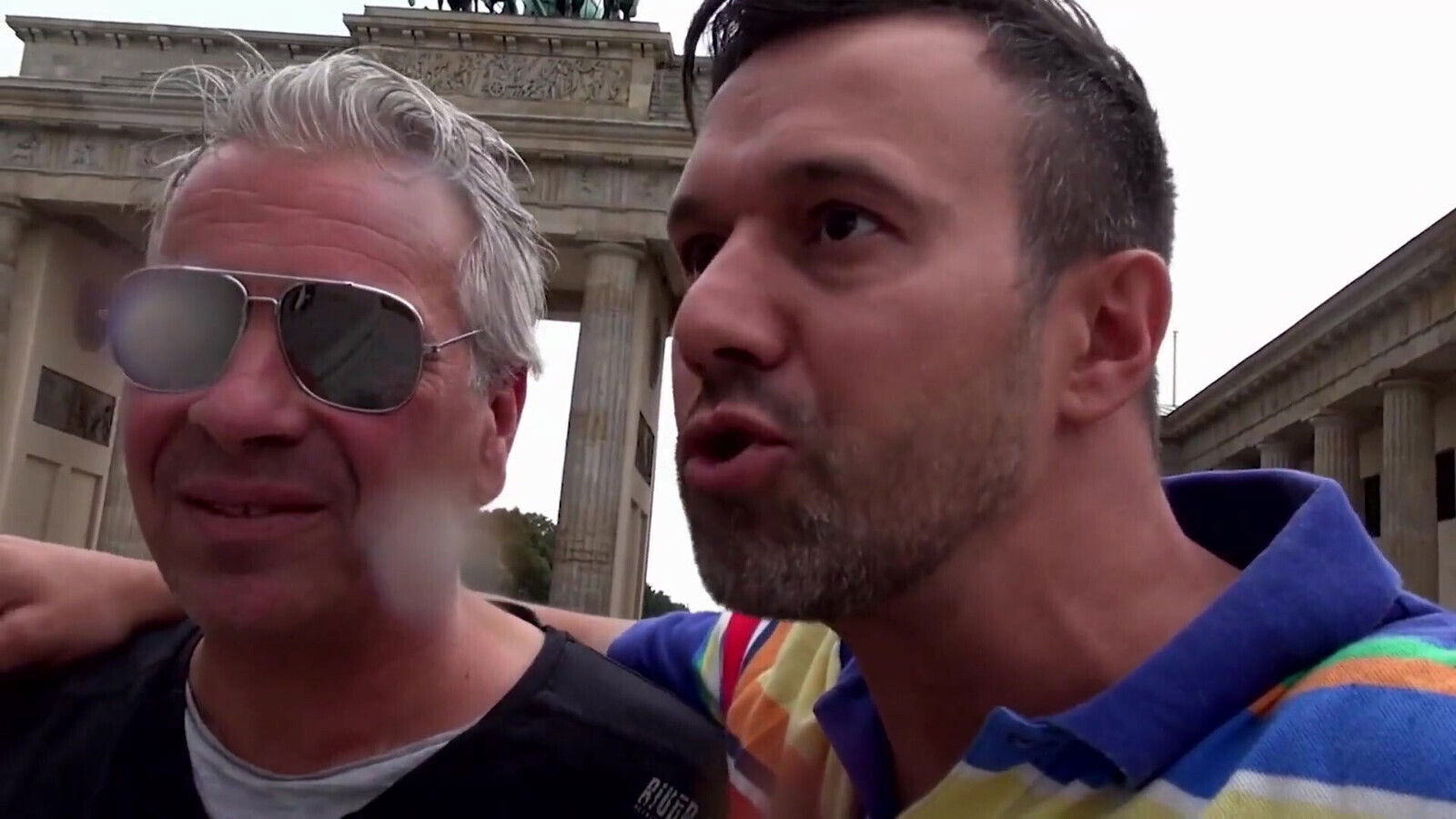 Berg gets pussy fucked fingered outdoor