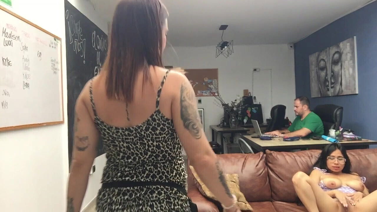 friends fucked office.