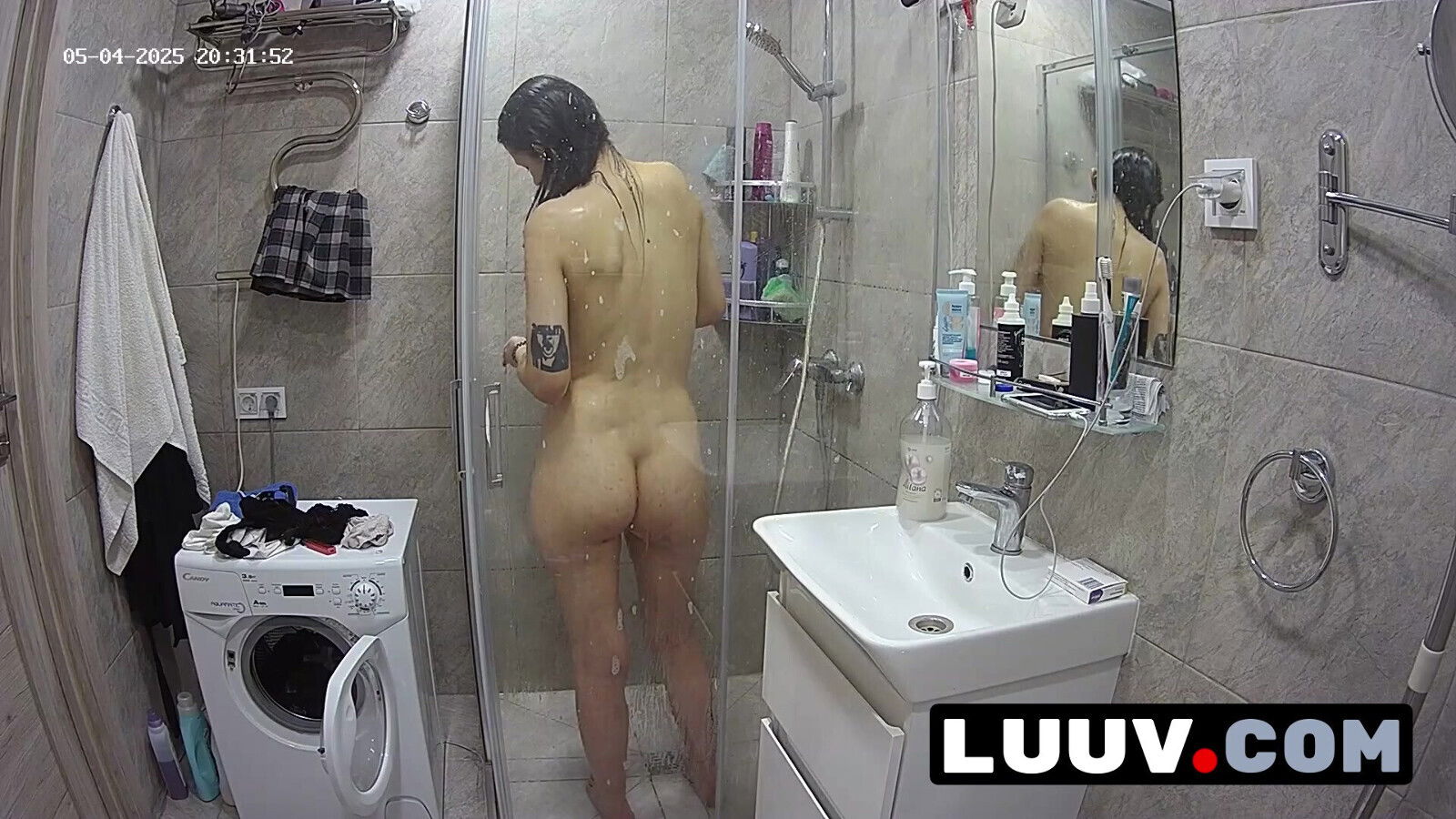 LUUV. Alice films preparation first date after argument