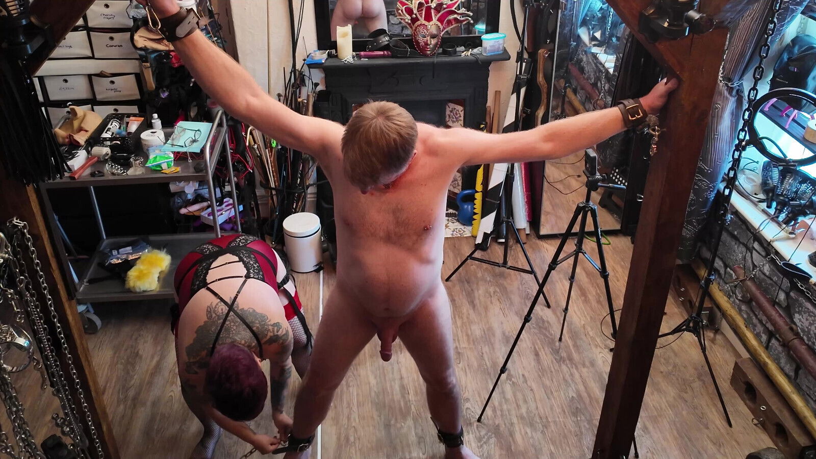 Latex Bubbles trip Dungeon with Mistress Izar