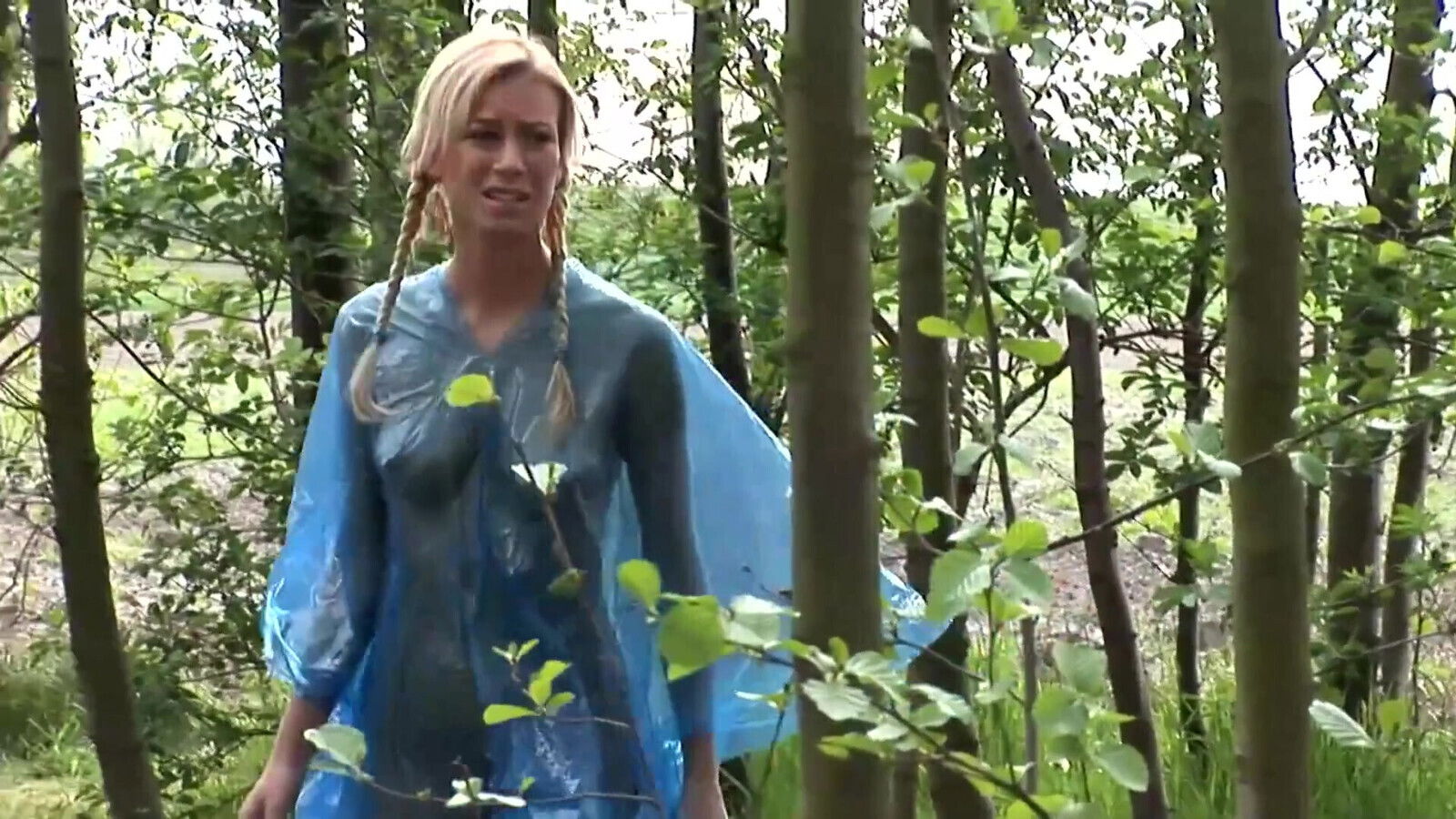 Licking Babes Love Mouth Swap Threesomes