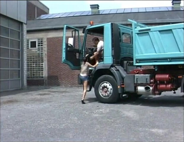 Trucker Driver Quickly Fucks Girlfriend Before Next Route