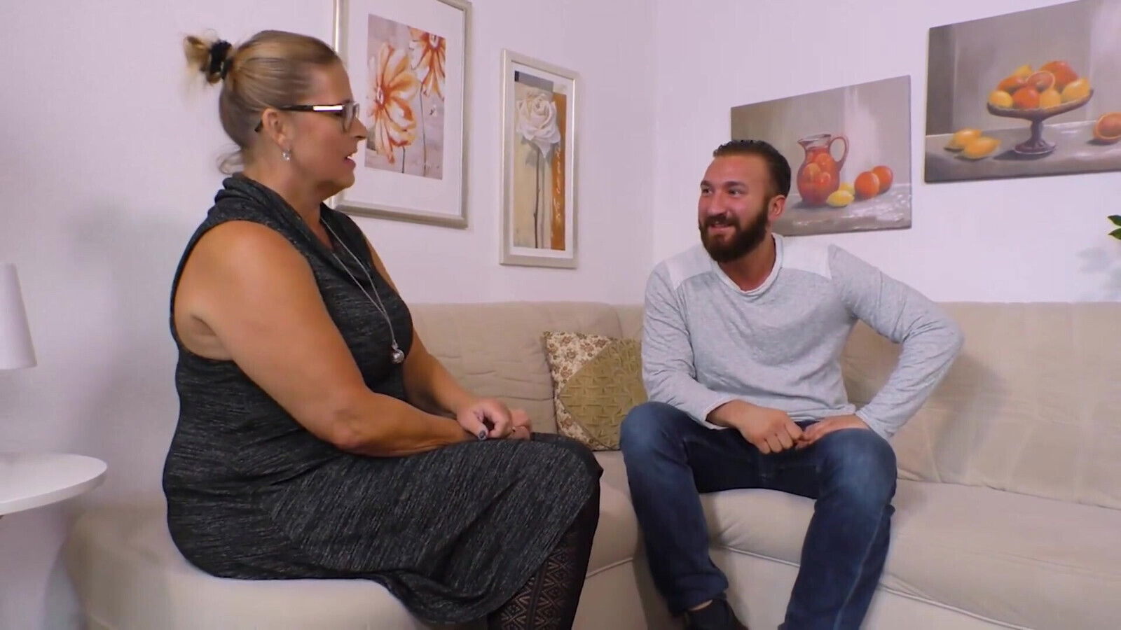 Milf gets horny pussy filled with fucks