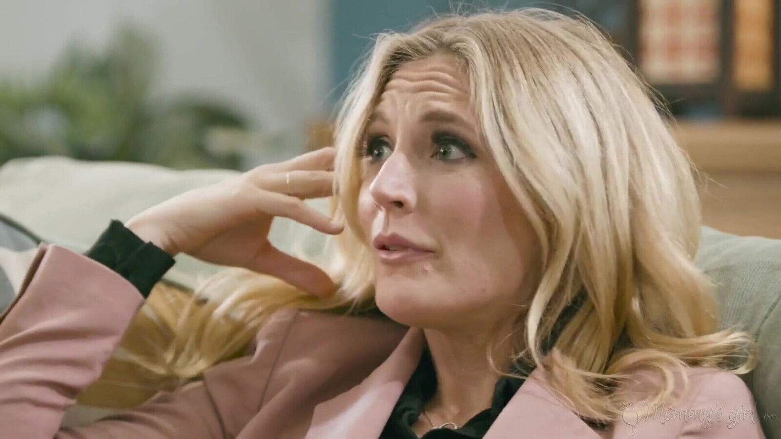 Stepmommy's Girl Petite Chloe Temple Gets Fuck Horny Stepmom Mona Wales Winning Hide Seek