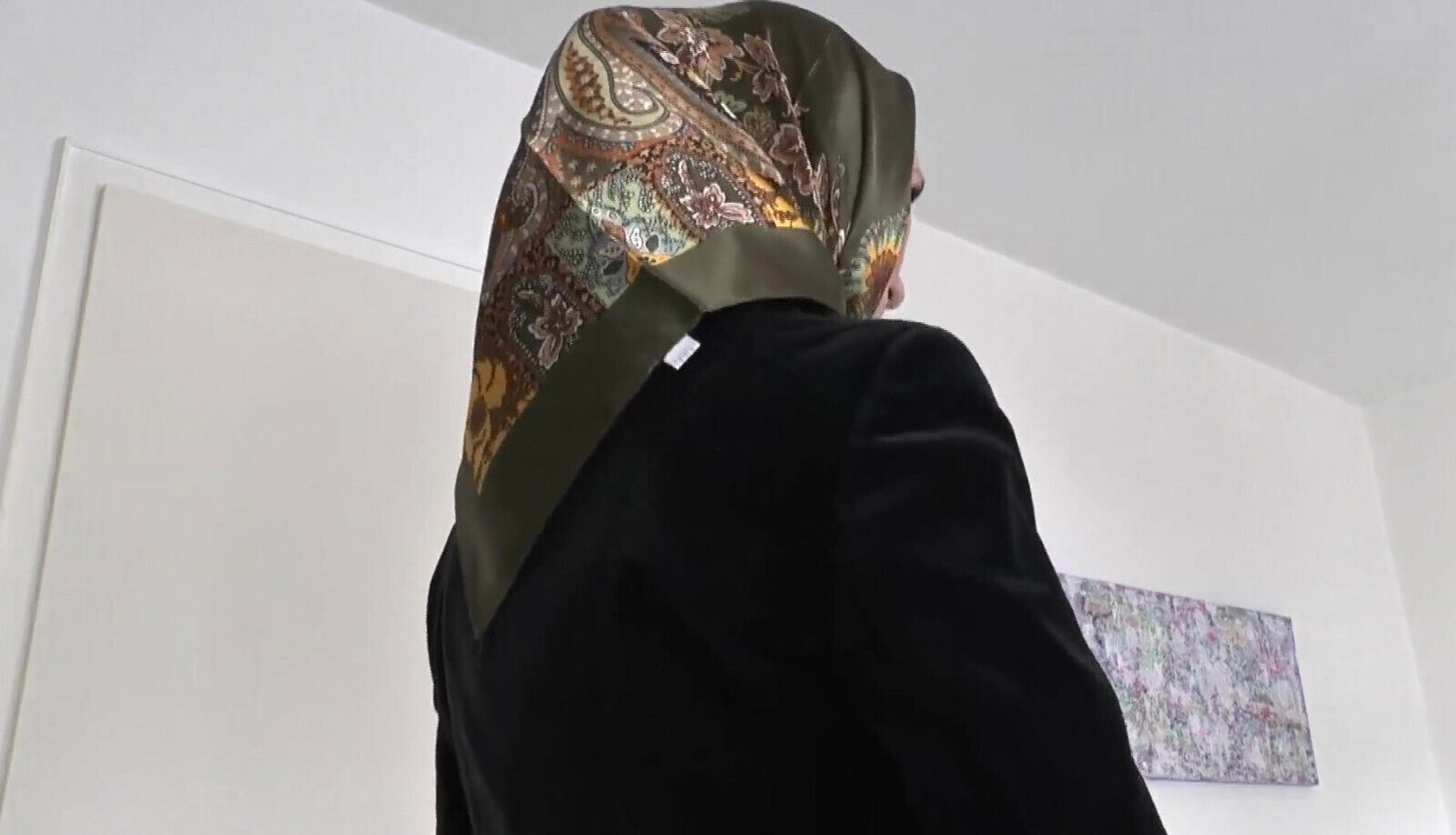 Elegant, Shiny Satin Headscarf Fashion Show JOI, Lady Victoria Valente