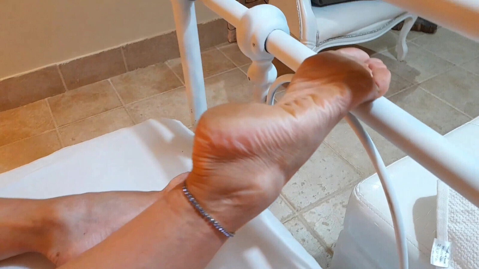 Amateur Blonde Mature Wife Legs Posing, Feet Worship