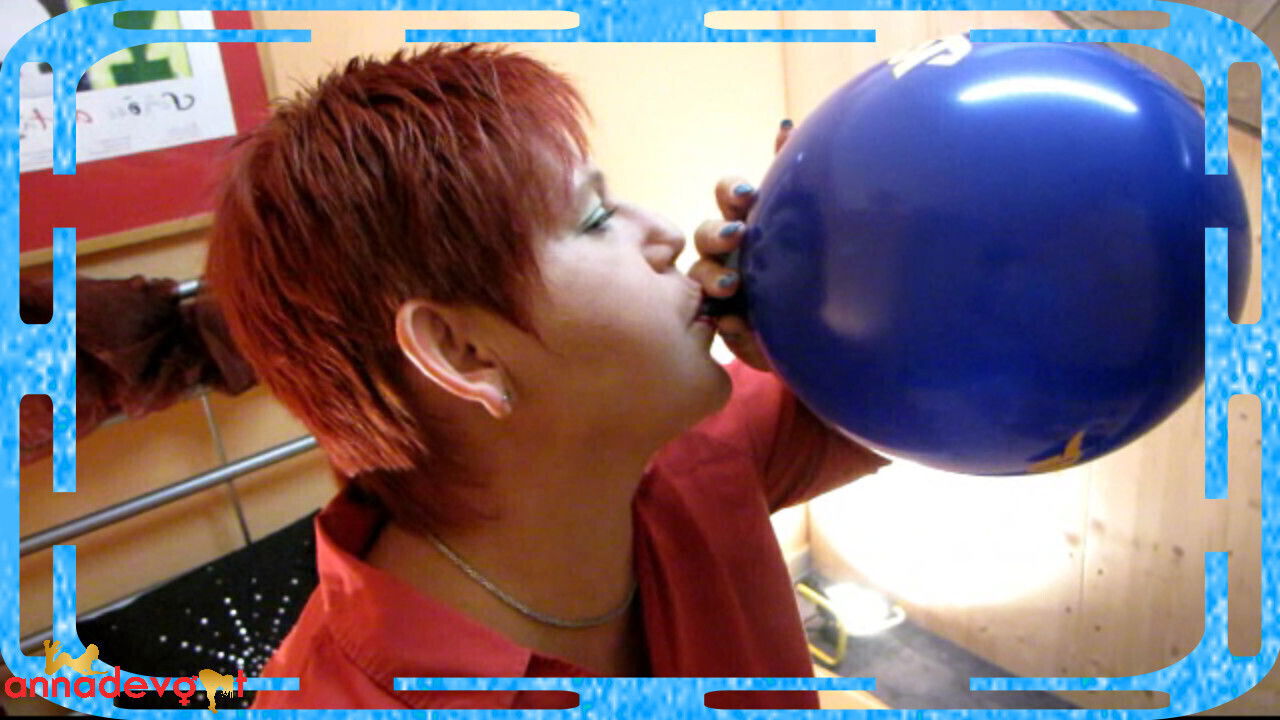 Fetish Blow balloons just
