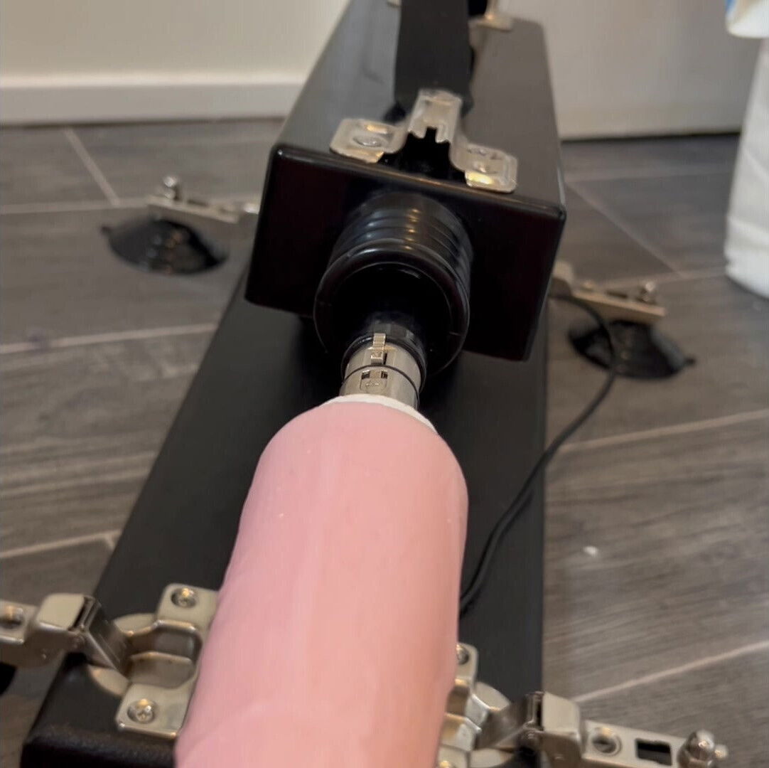 MILF gets fucked machine makes herself squirt