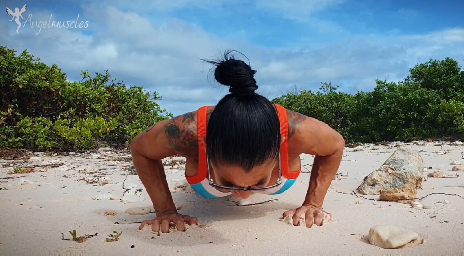 Push chest flex beach