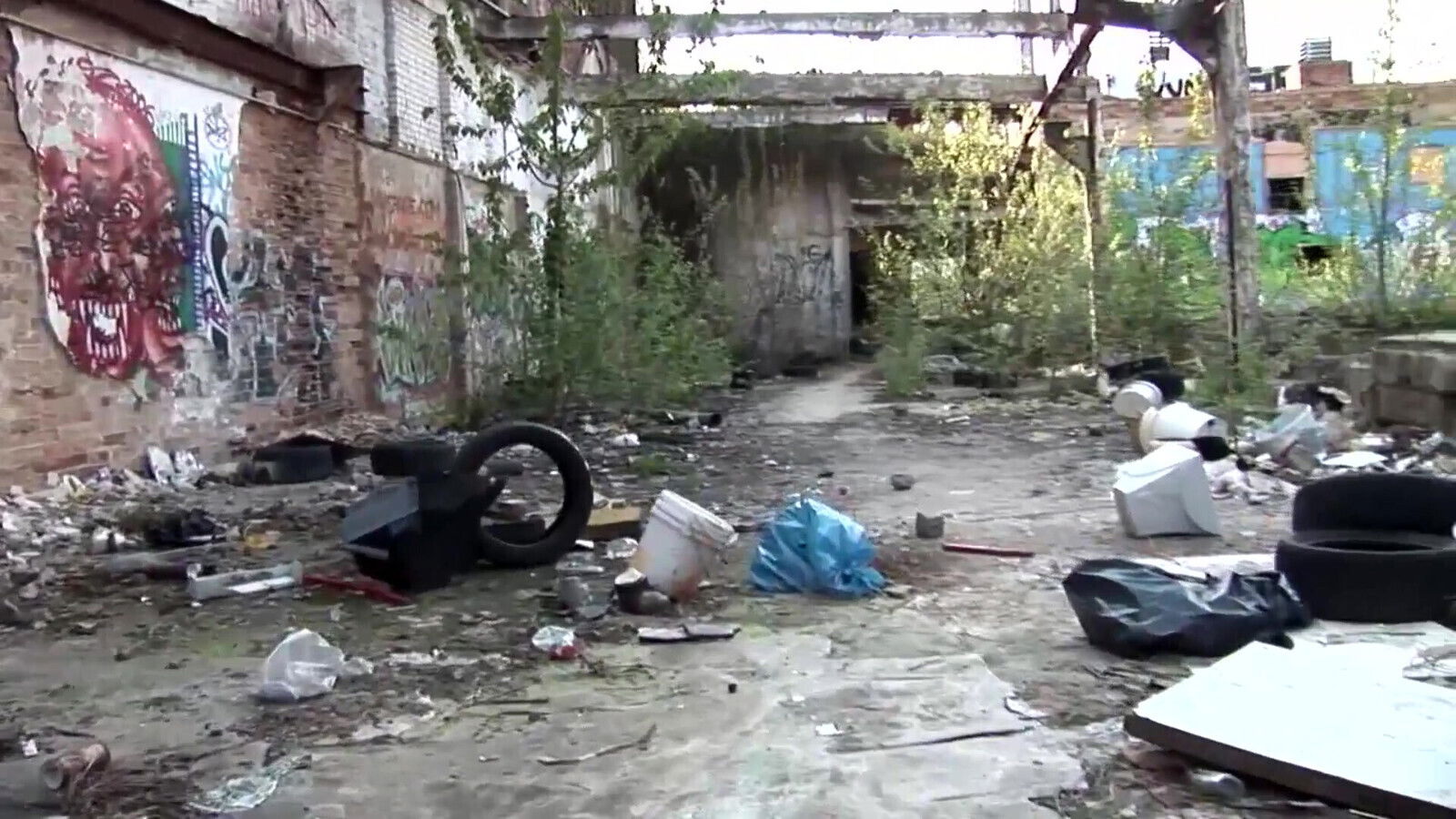 Blonde chick spreading legs outdoors