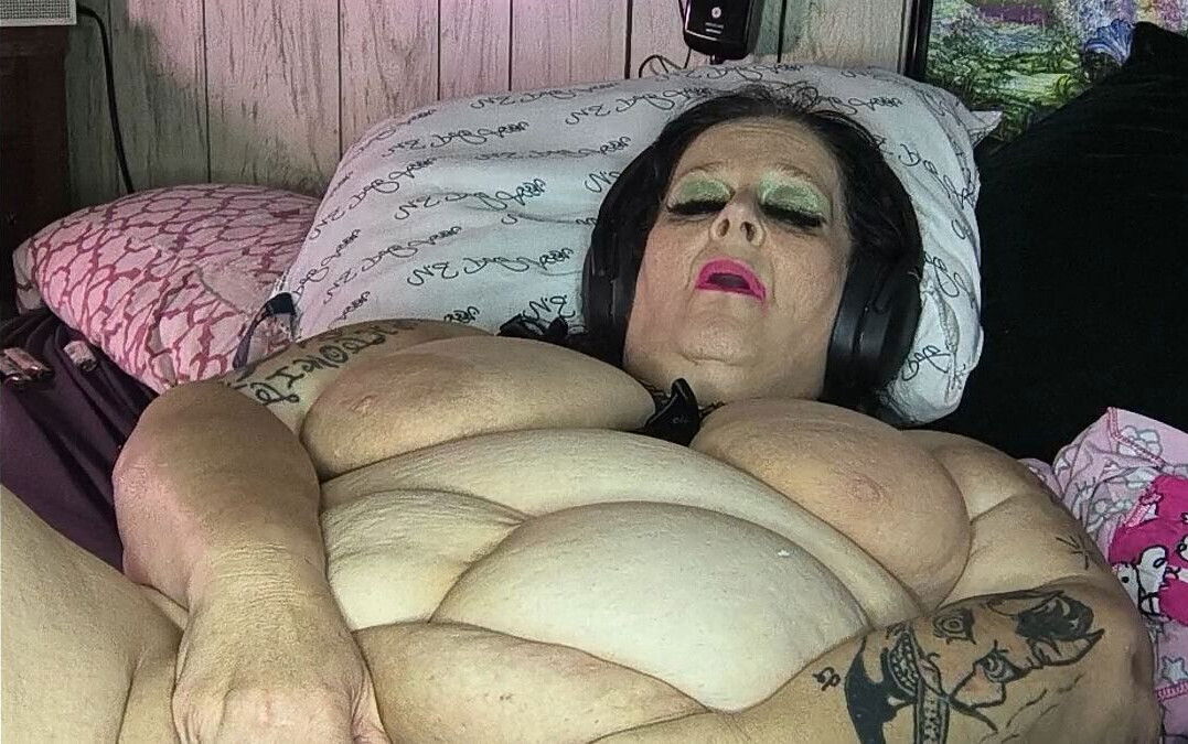 Takes Double Dose Squirt This Chubby Chunky