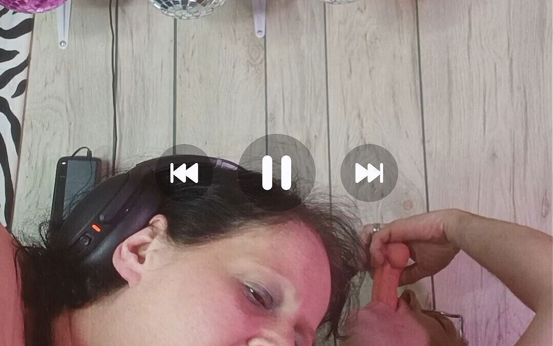 Threes Crowd When Dicksucking Aloud