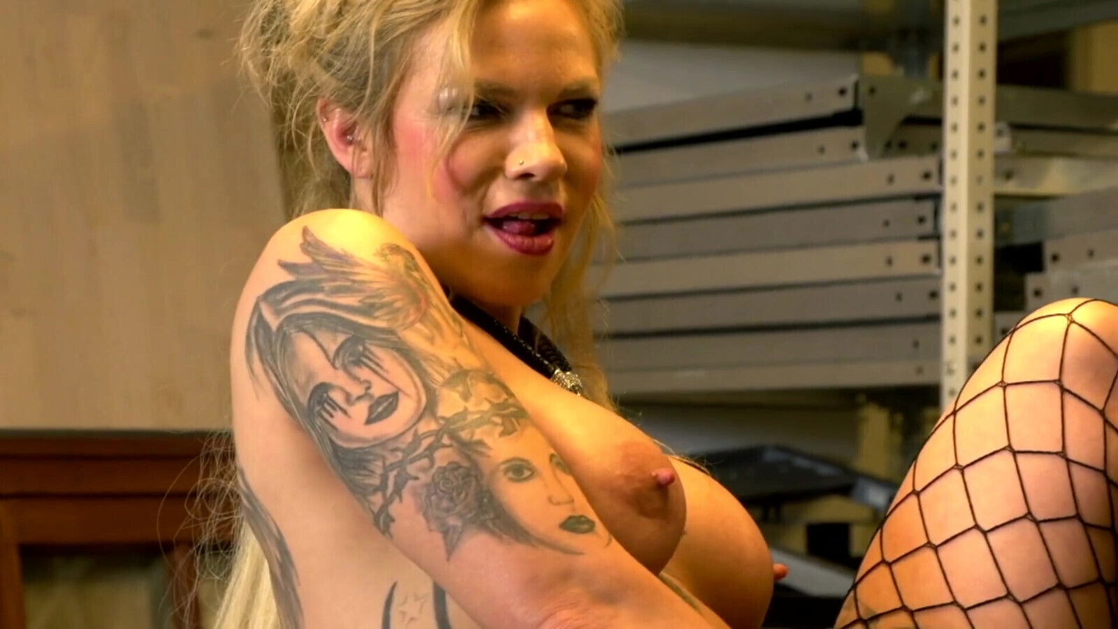 Tattooed blonde gives piss gets fuck