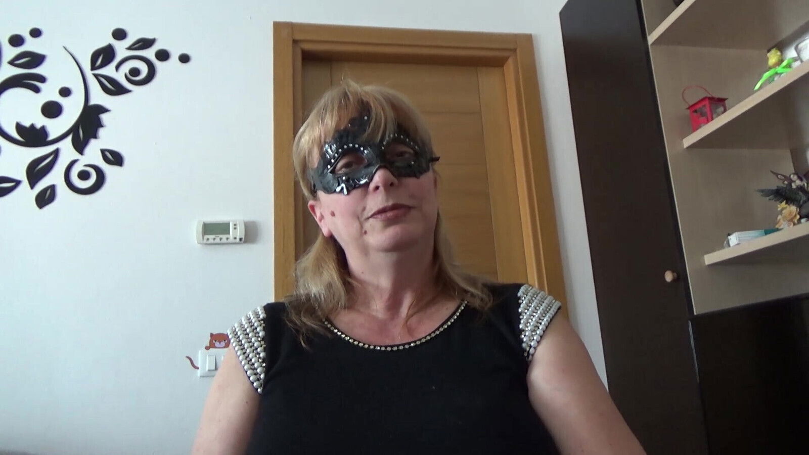 Maria Leaves Husband Gives