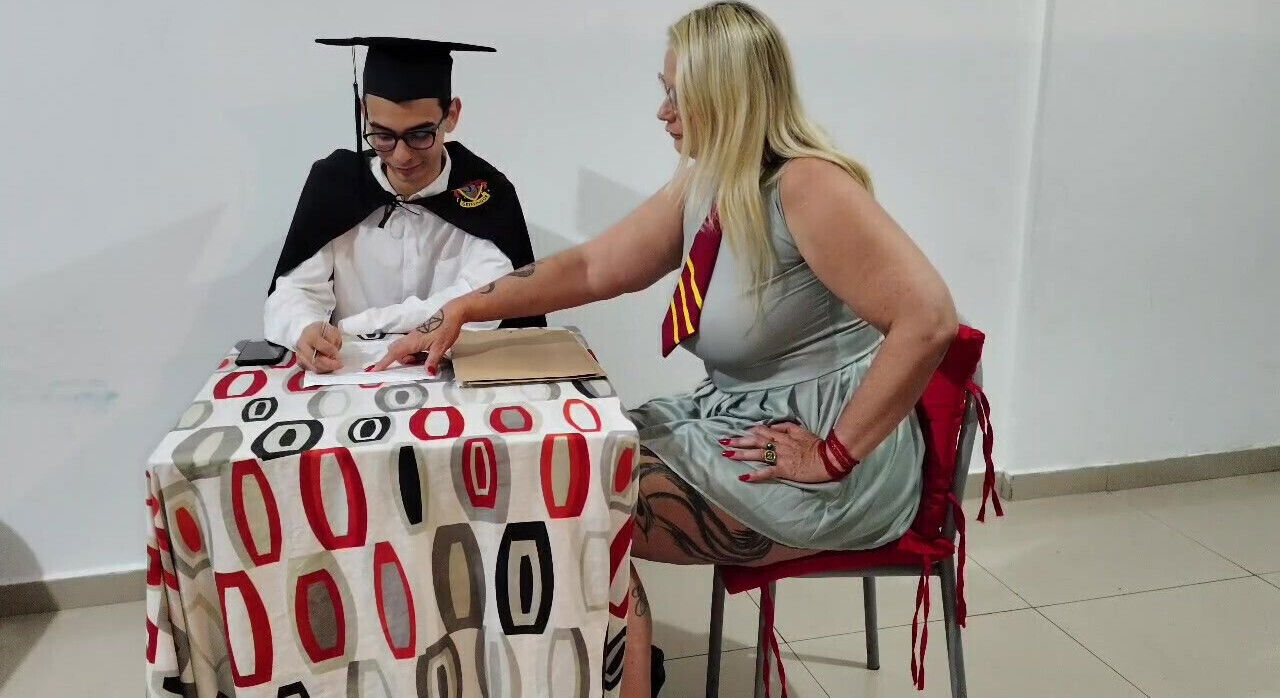 Entiado Didn't Graduation Party Tiny Penis Stepmother's