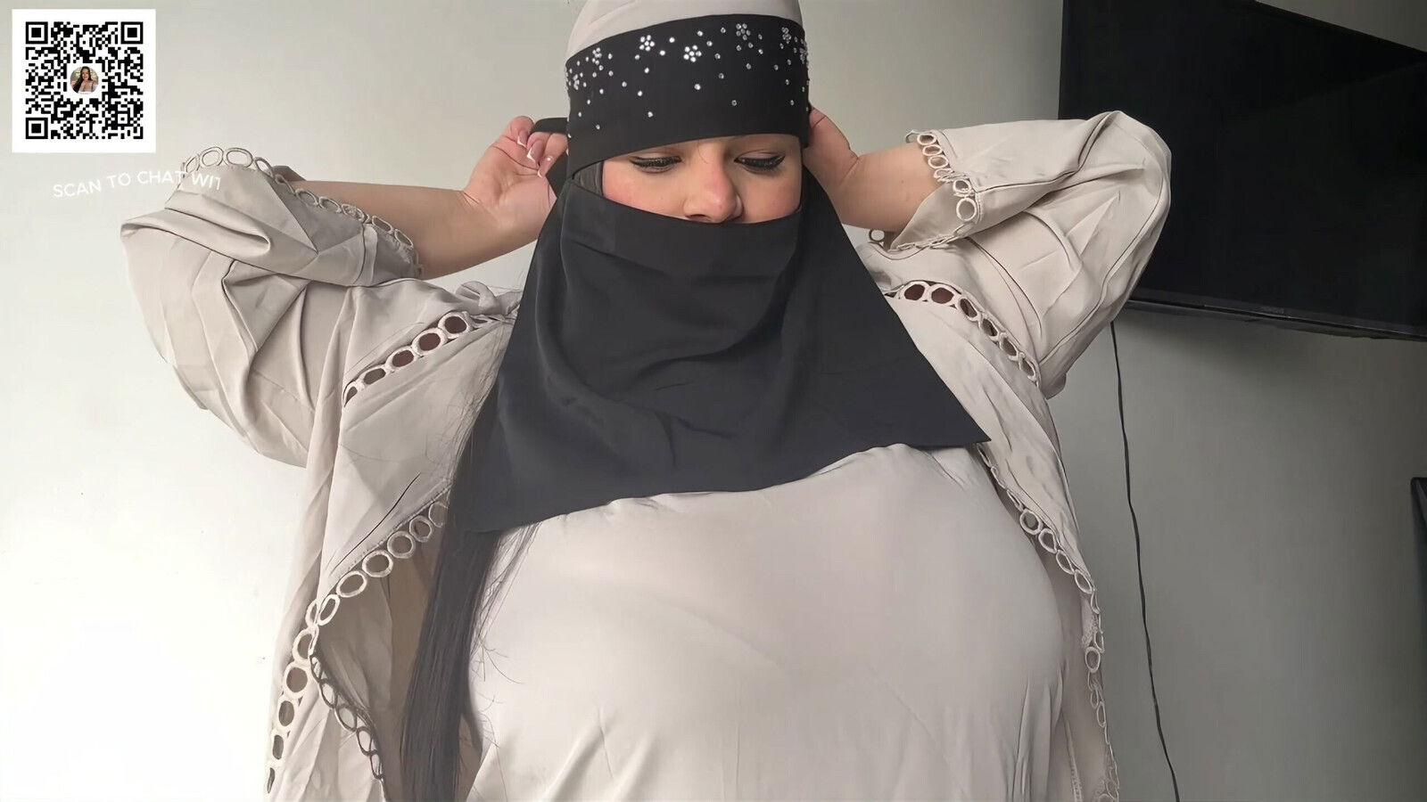 American teen whore tries Niqab