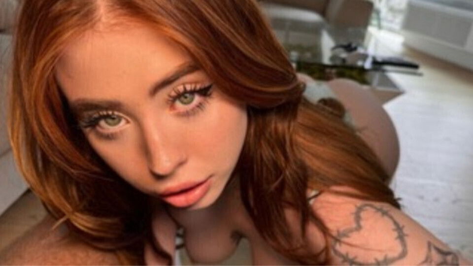 Married Neighbor Accidentally Airdrops Nudes- Gets Fucked