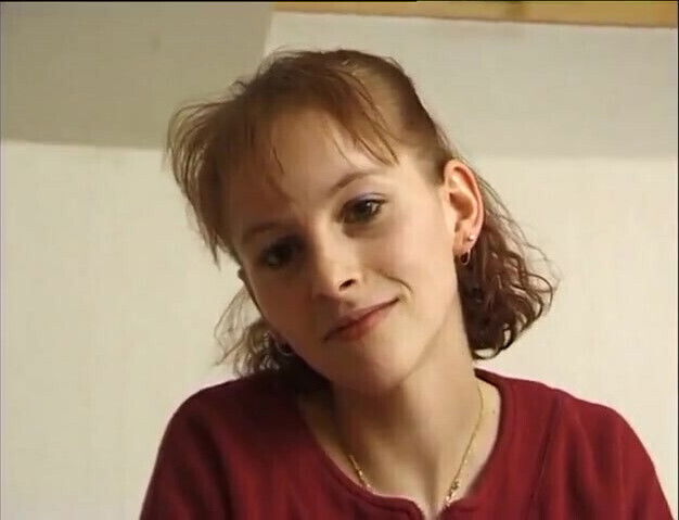 Casting brunette teen with small teasing solo