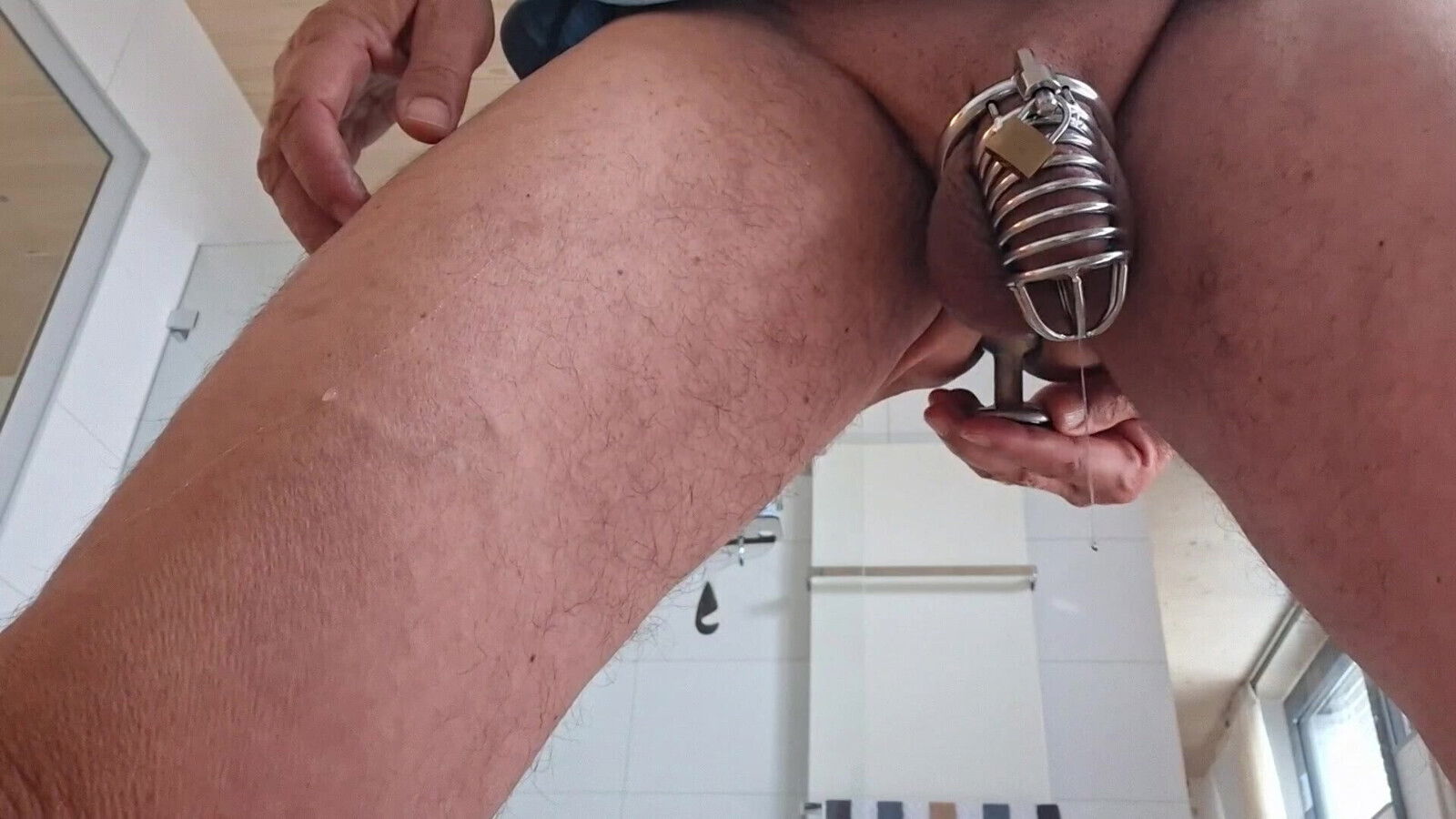Cage, precum plugged