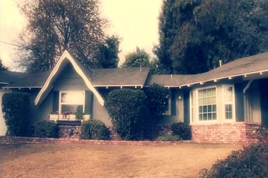 Naive Chicks Fucks Mother-in-law