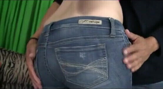 Petite girl loves pussy mouth